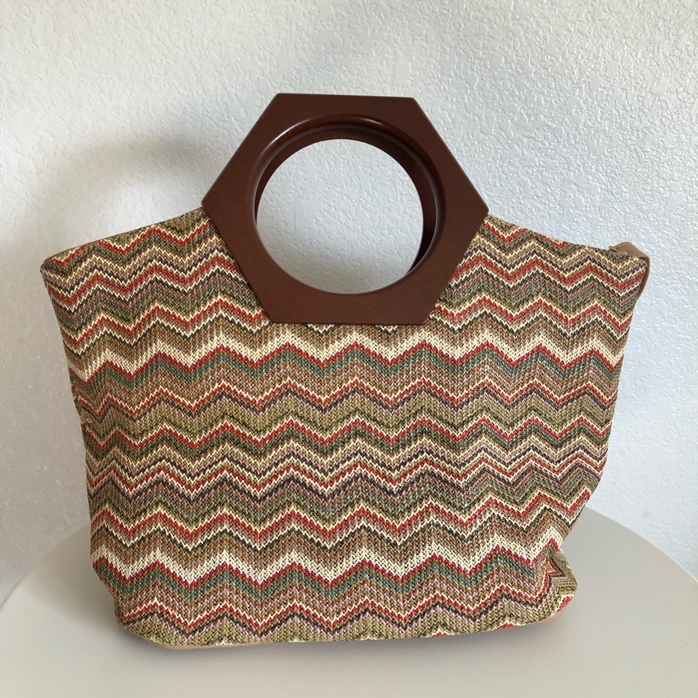 Brown Tan Multi Color Chevron Pattern Woven Straw Purse Handbag Acrylic Handles